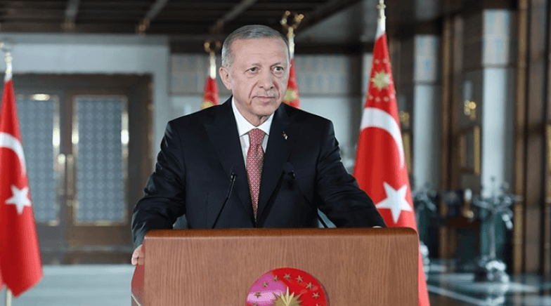 Erdoğan sfida il mondo: Nonostante le restrizioni, la Turchia lancia Turksat 6A con SpaceX!