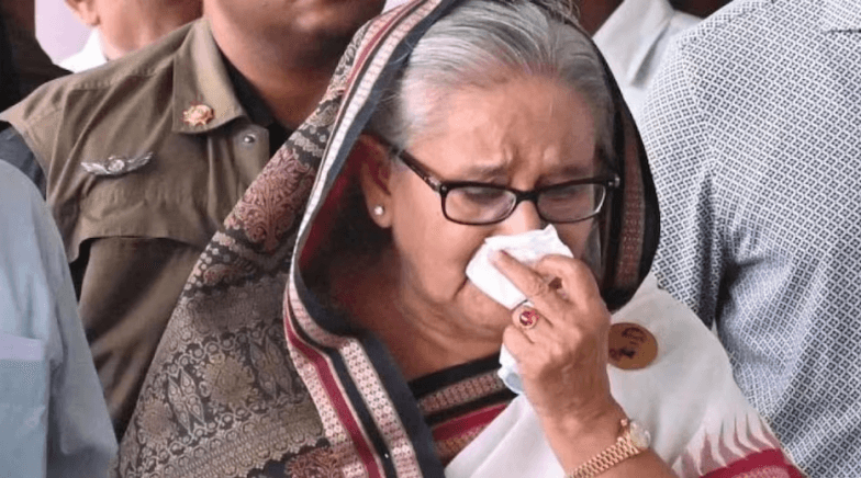 La Premier del Bangladesh si dimette e lascia il paese dopo le proteste di massa.