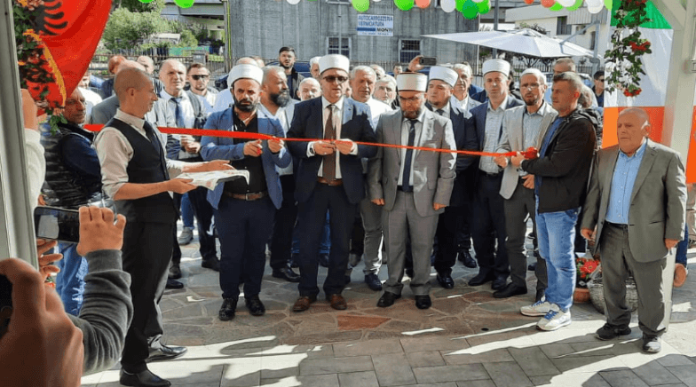 L'apertura maestosa della Moschea Albanese "Hëna e Re" a Forlì, Italia: Un centro di pace e unione.