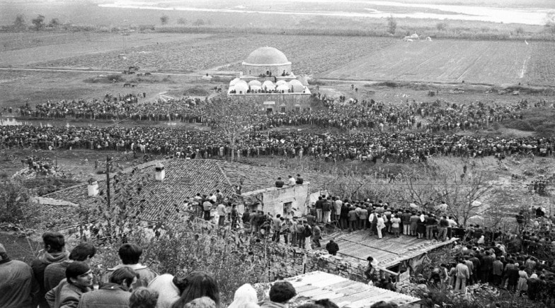 16 novembre 1990, l'Albania ritorna alla fede religiosa.