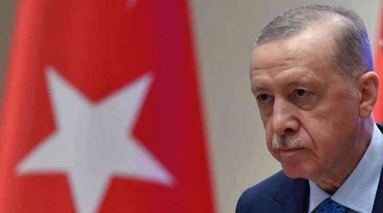 Israele attacca le forze siriane immediatamente dopo che il presidente turco Erdogan chiede la fine dell' "aggressione".