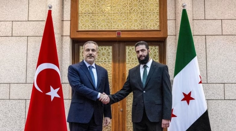 Il leader della Siria, Jolani, promette la normalizzazione delle relazioni con Israele entro il 2026.
