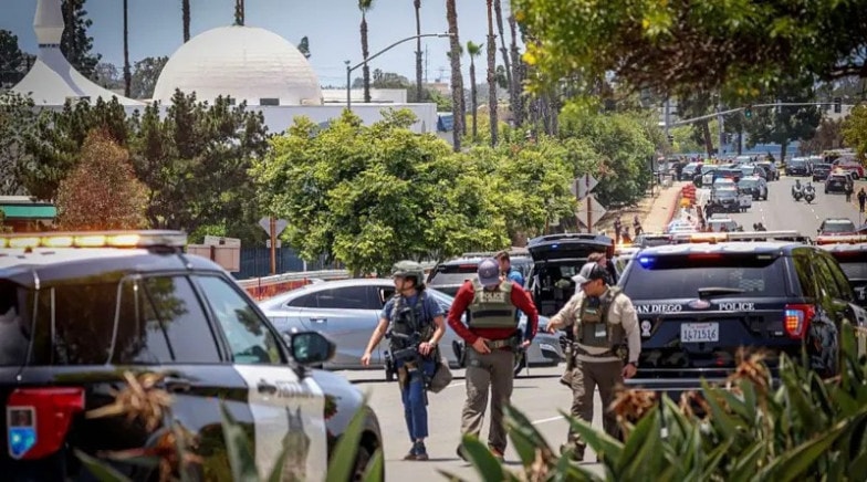 Attacco tragico in moschea negli Stati Uniti: Tre fedeli musulmani perdono la vita a San Diego, l'FBI lo tratta come un crimine d'odio.